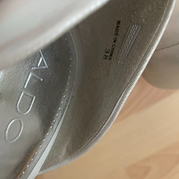 Loved, Like New Women's Aldo Silver Bow Heels Bridal Pumps Size 8 with Box - Picture 6 of 10